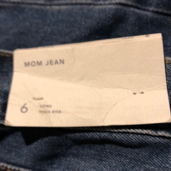 NWT American Eagle Mom Jeans - Picture 2 of 2